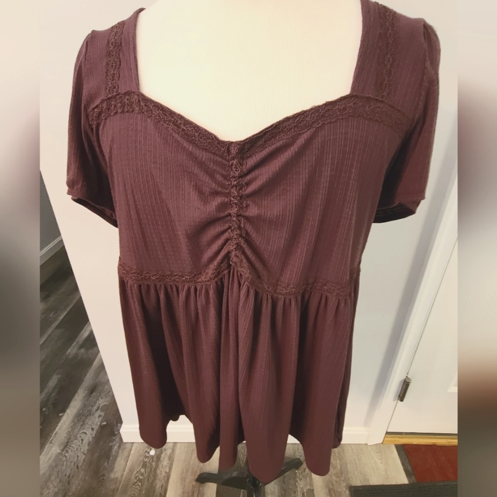 Torrid Size 1 Baby Doll Shirt Sleeve Vneck Top